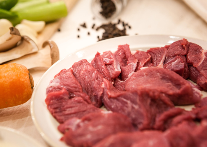 (乱花渐欲迷人眼下句是啥)，乱花渐欲迷人眼意思