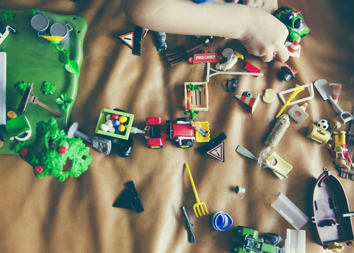 【普普通通的反义词是什么标准答案,普普通通的近义词有哪些】