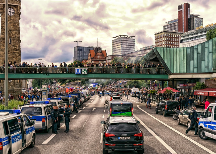 【局长的笑局长的表,局长的微笑 局长的表】