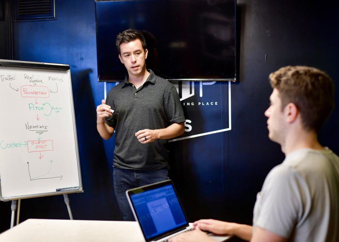 停车坐爱枫林晚是什么意思大点声音，停车坐爱枫林晚的后面一句