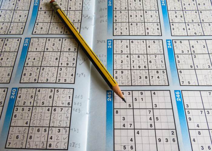 【普普通通的反义词是什么标准答案,普普通通的近义词有哪些】